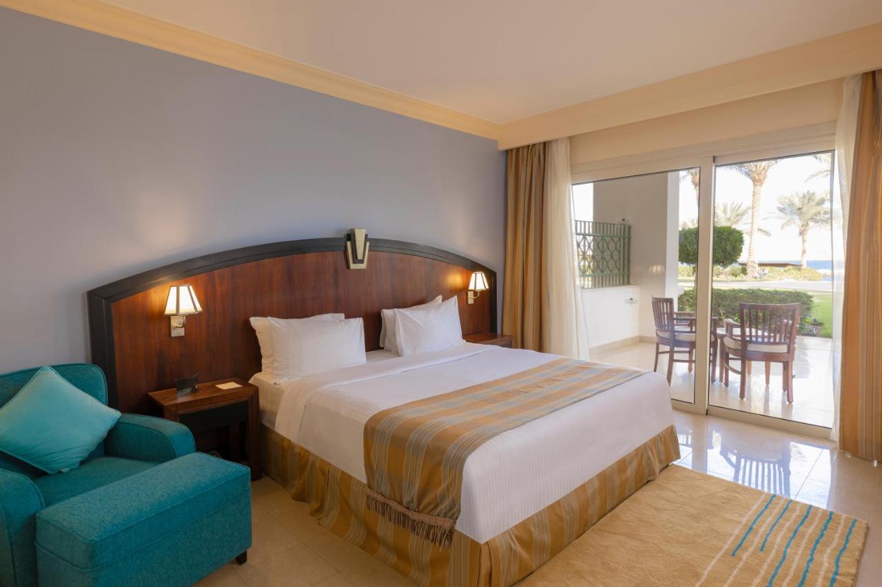 Stella Di Mare Beach Hotel & Spa Sharm el-Sheikh Bagian luar foto A bedroom in a hotel
