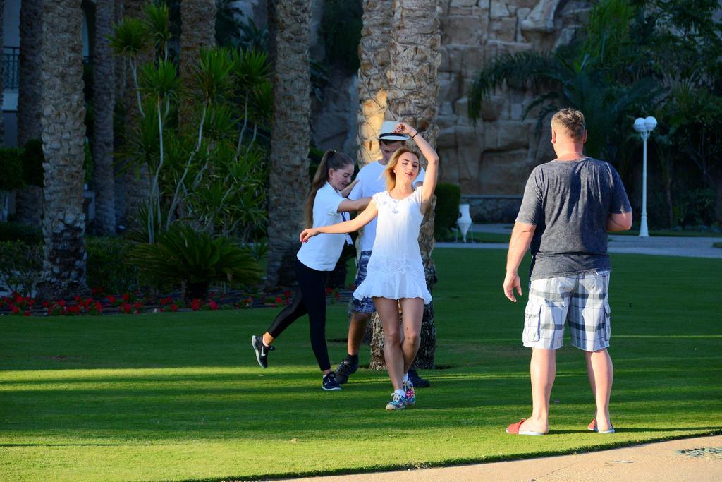Stella Di Mare Beach Hotel & Spa Sharm el-Sheikh Bagian luar foto A game of bocce in progress