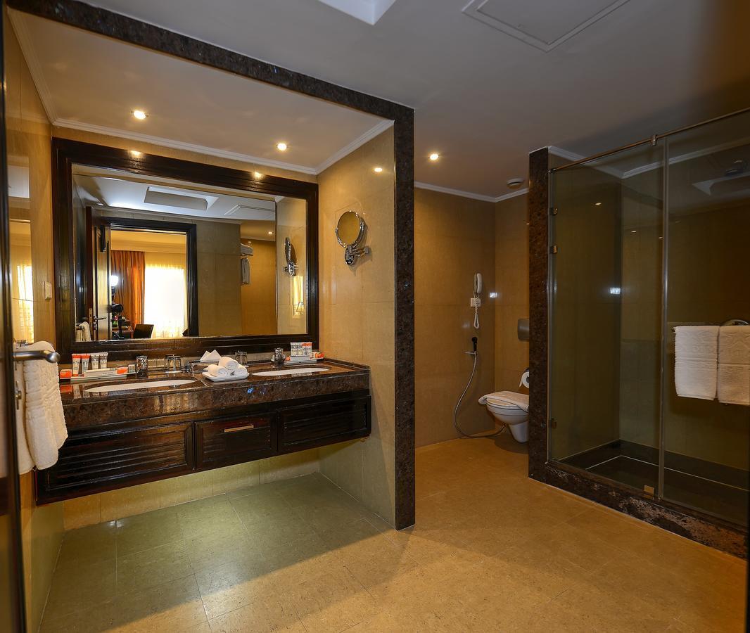 Stella Di Mare Beach Hotel & Spa Sharm el-Sheikh Bagian luar foto A bathroom in a hotel